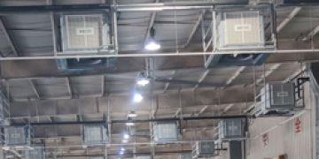 為什么工廠車間降溫都安裝工業(yè)環(huán)?？照{(diào)？