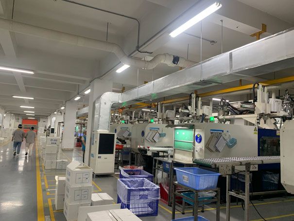 注塑廠降溫安裝星科工業(yè)省電空調(diào)-立式管道機(jī).jpg 注塑廠降溫安裝星科工業(yè)省電空調(diào)-立式管道機(jī).jpg