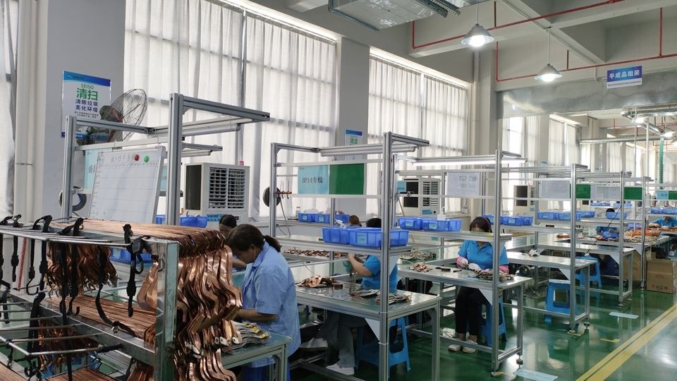 星科工業(yè)省電空調(diào)-立式軸流機(jī)應(yīng)用于五金廠車間降溫.jpg 星科工業(yè)省電空調(diào)-立式軸流機(jī)應(yīng)用于五金廠車間降溫.jpg